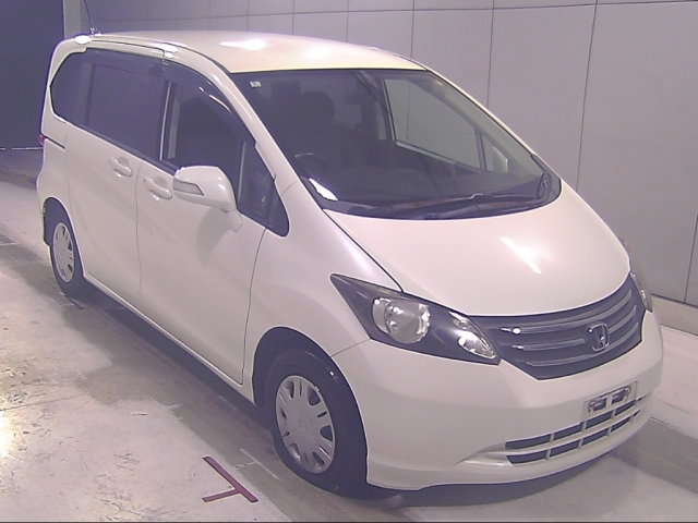 HONDA FREED — фото