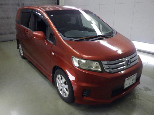 HONDA FREED — фото