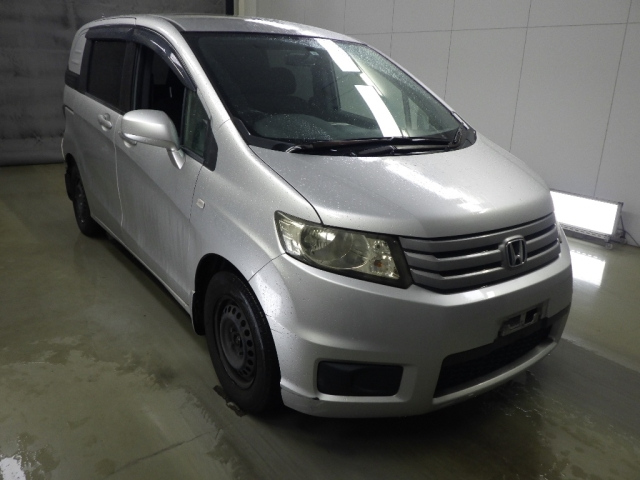 HONDA FREED — фото