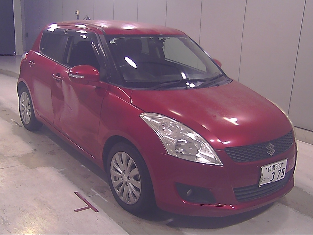 SUZUKI SWIFT — фото