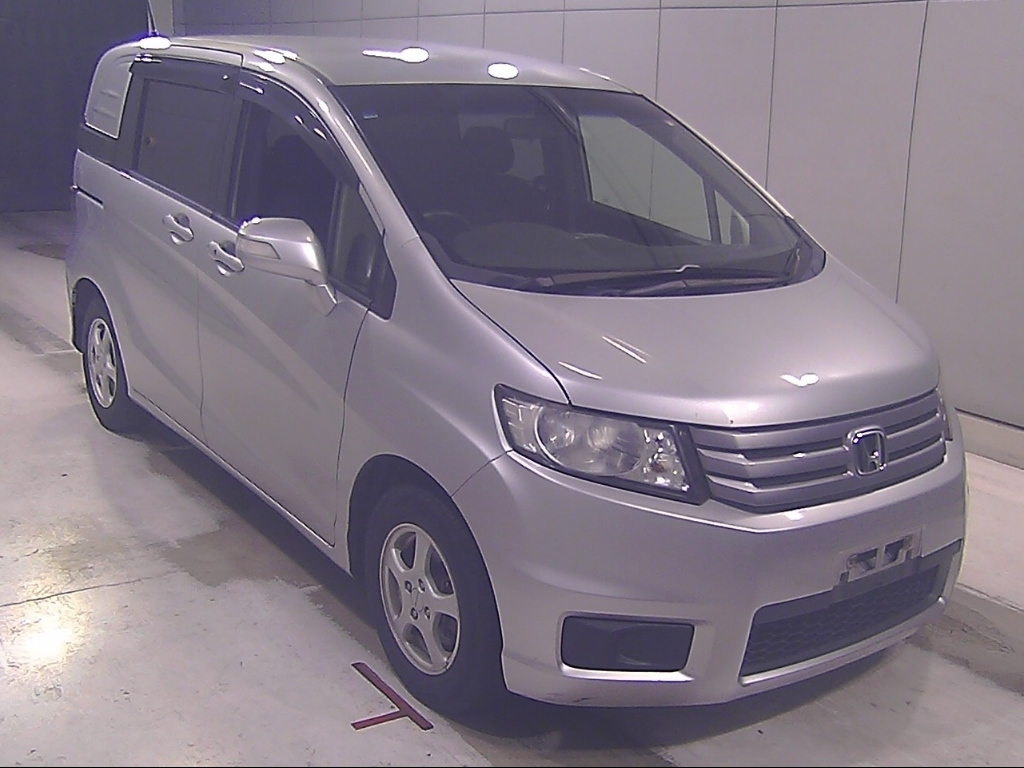 HONDA FREED — фото