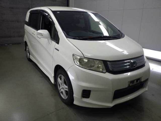 HONDA FREED — фото