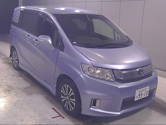 HONDA FREED — фото