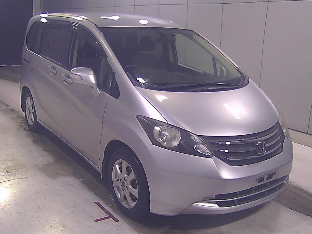 HONDA FREED — фото