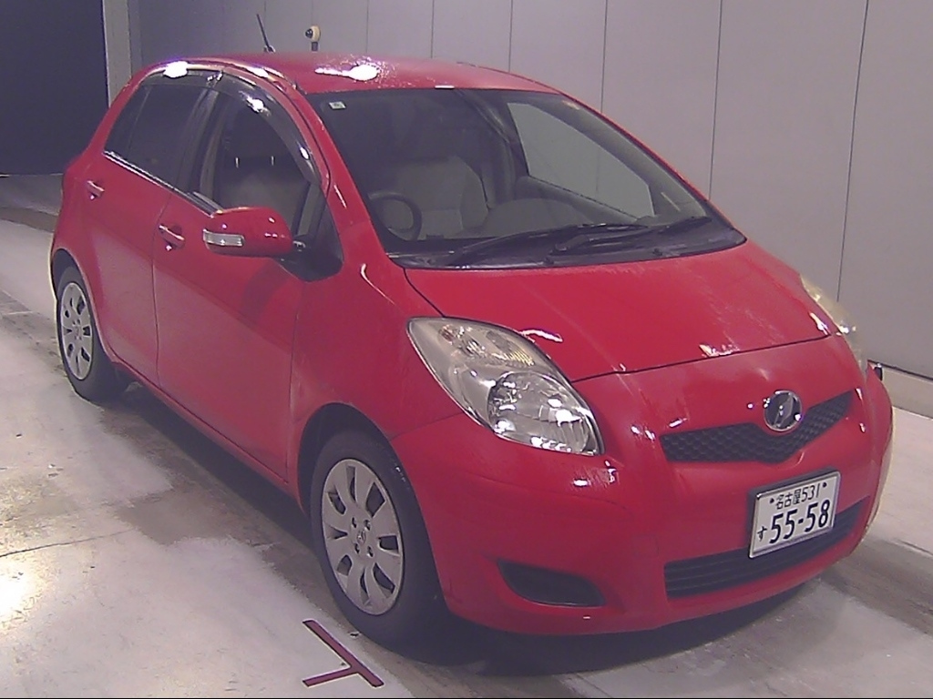 TOYOTA VITZ — фото