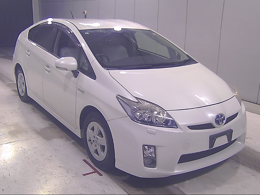 TOYOTA PRIUS — фото