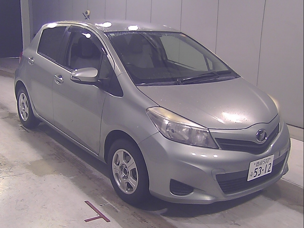 TOYOTA VITZ — фото