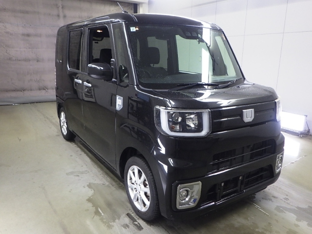 DAIHATSU WAKE — фото