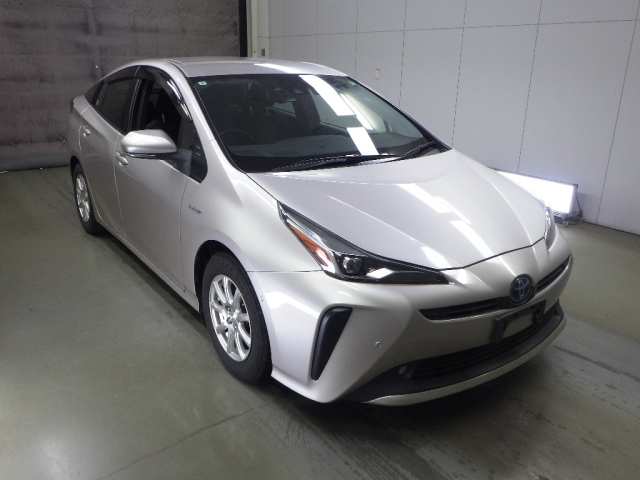 TOYOTA PRIUS — фото