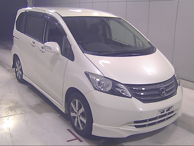 HONDA FREED — фото
