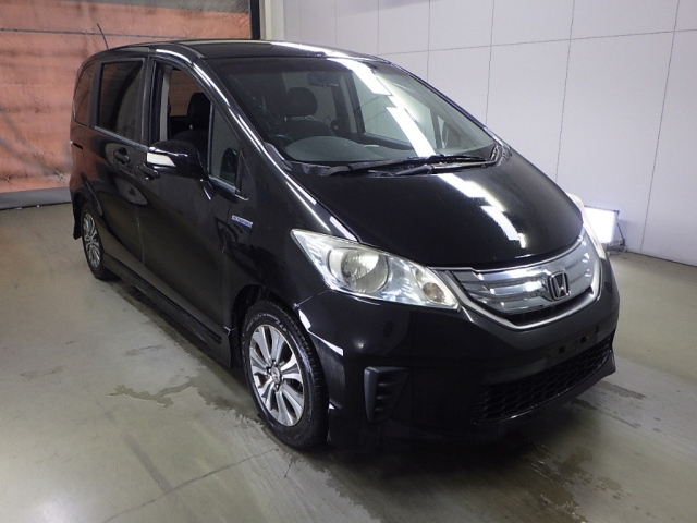 HONDA FREED — фото