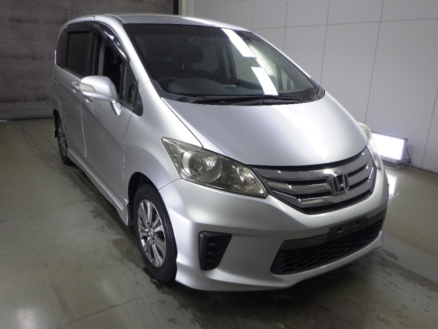 HONDA FREED — фото