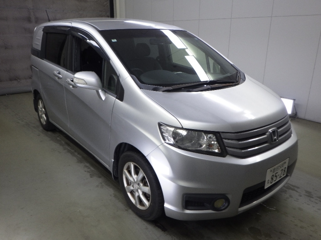 HONDA FREED — фото
