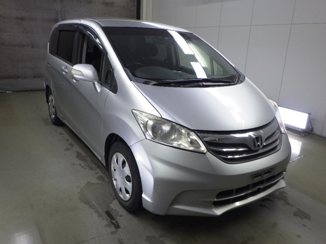 HONDA FREED — фото