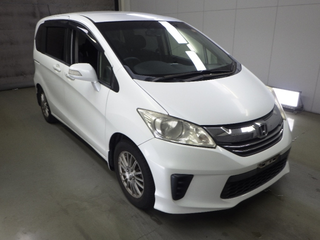 HONDA FREED — фото