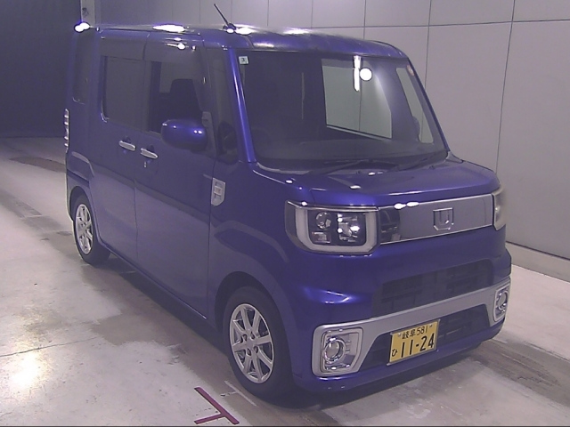 DAIHATSU WAKE — фото