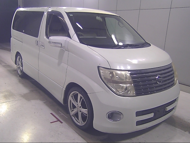 NISSAN ELGRAND — фото