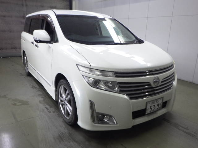 NISSAN ELGRAND — фото