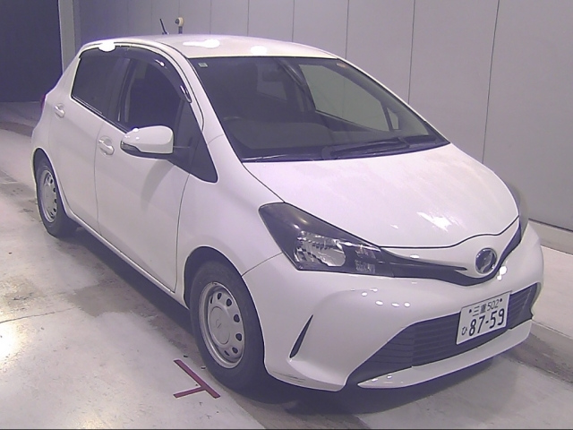 TOYOTA VITZ — фото