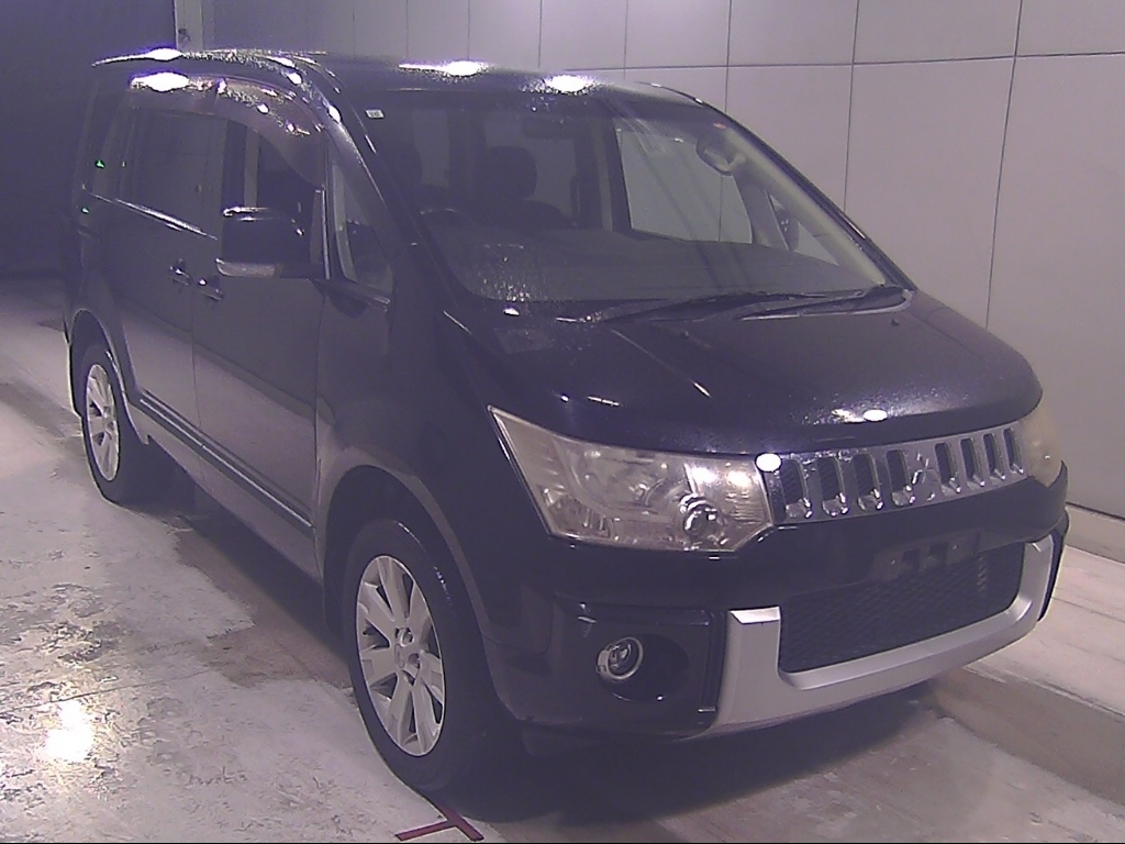 MITSUBISHI DELICA — фото