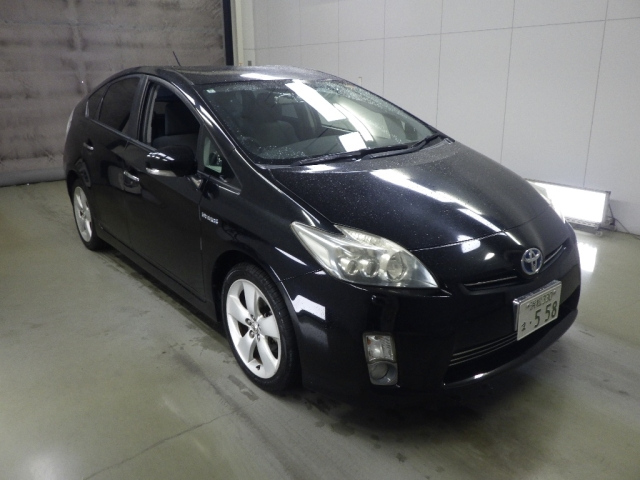TOYOTA PRIUS — фото