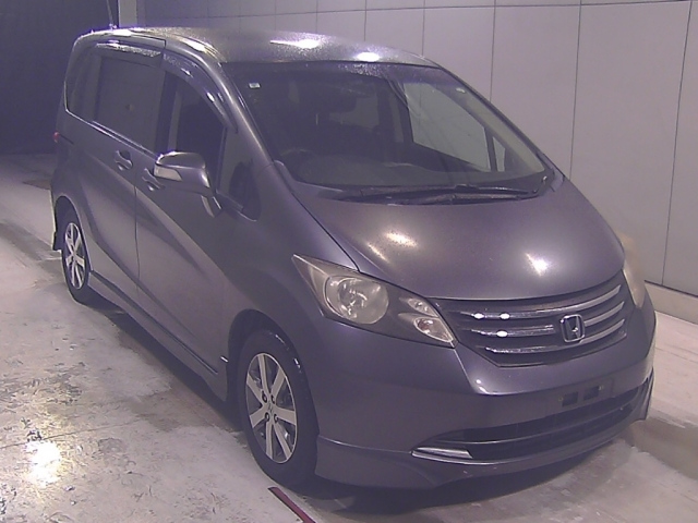 HONDA FREED — фото