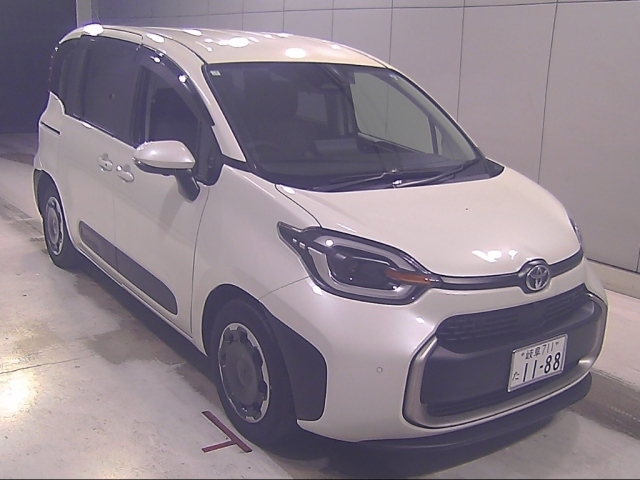 TOYOTA SIENTA — фото