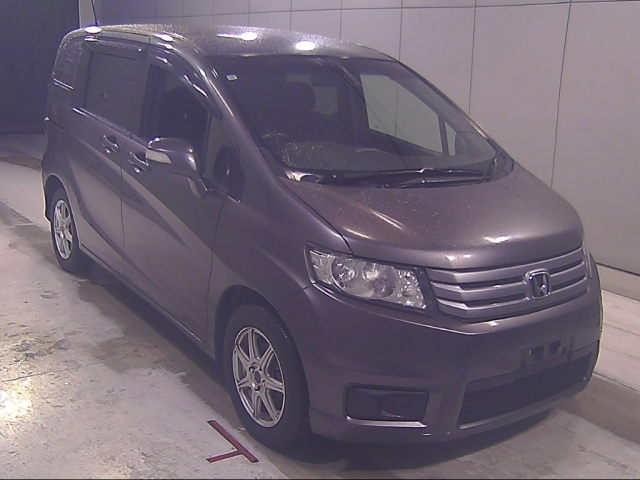 HONDA FREED — фото
