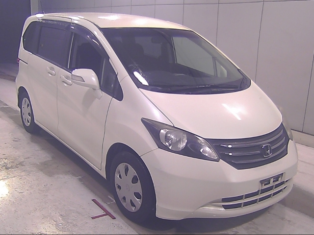 HONDA FREED — фото