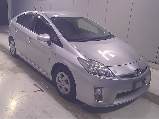 TOYOTA PRIUS — фото