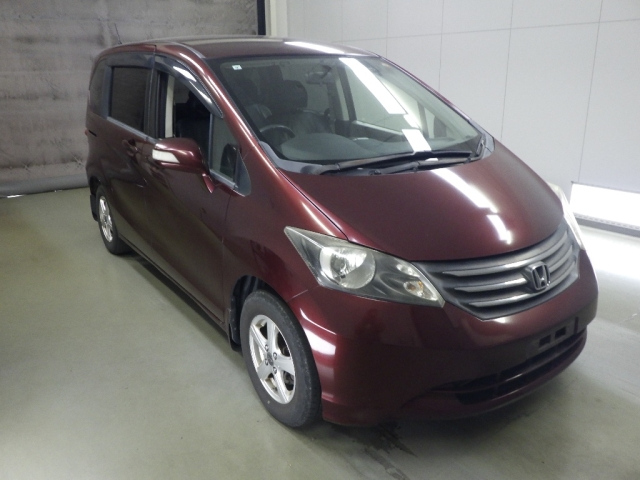 HONDA FREED — фото