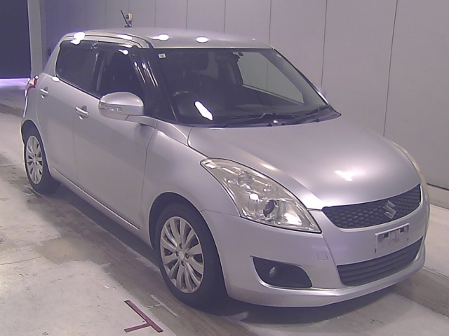 SUZUKI SWIFT — фото