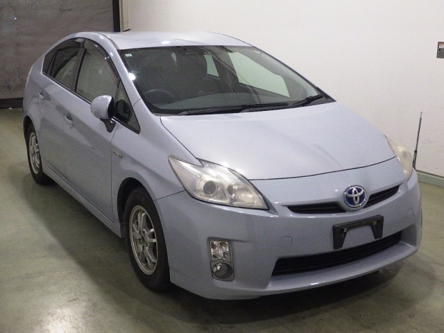 TOYOTA PRIUS — фото