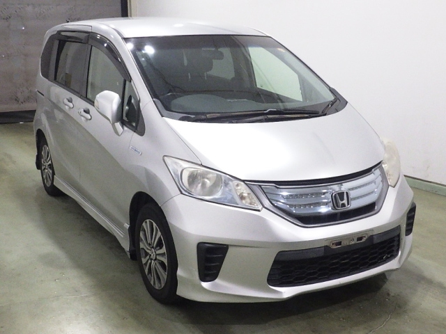 HONDA FREED — фото