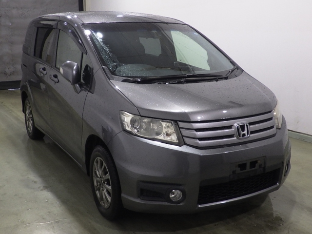 HONDA FREED — фото