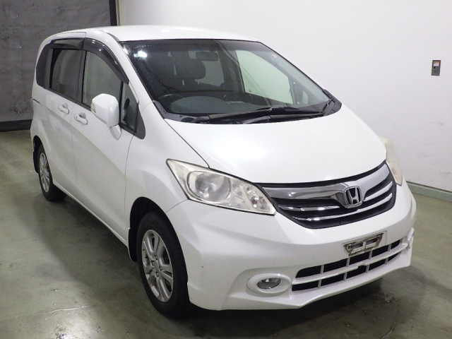 HONDA FREED — фото