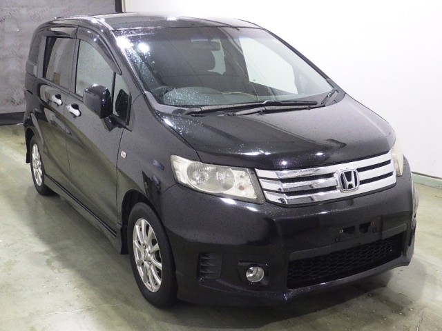 HONDA FREED — фото