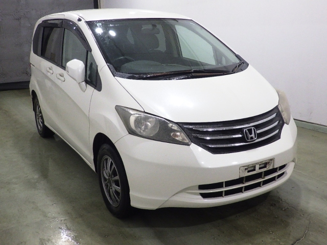 HONDA FREED — фото