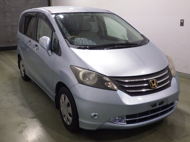 HONDA FREED — фото