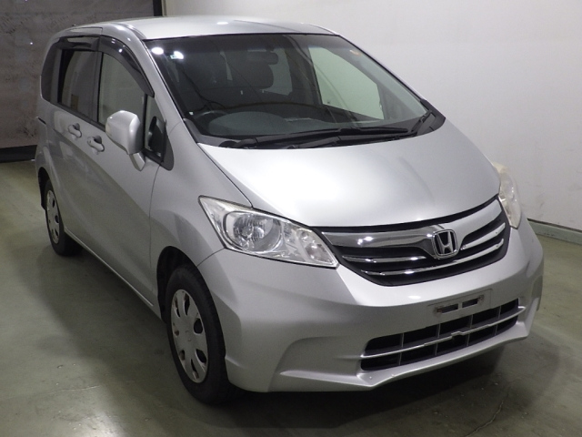 HONDA FREED — фото