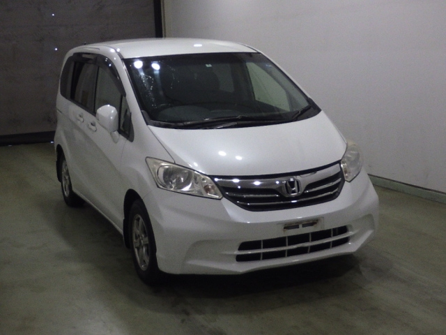 HONDA FREED — фото