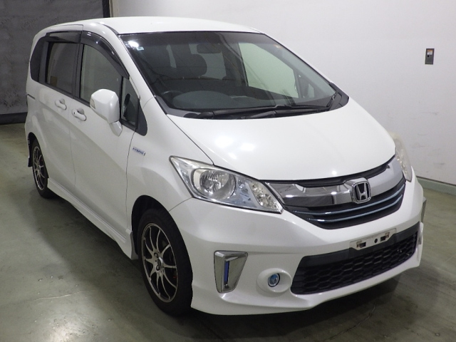 HONDA FREED — фото