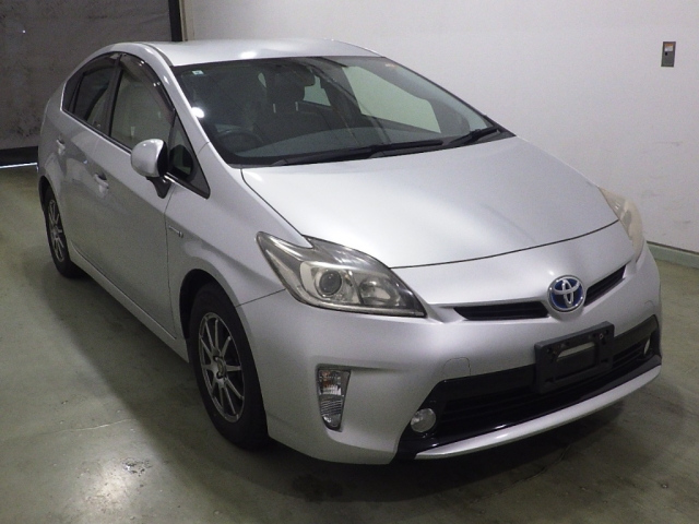 TOYOTA PRIUS — фото