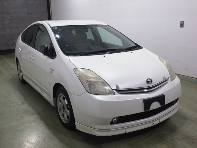 TOYOTA PRIUS — фото