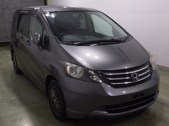 HONDA FREED — фото