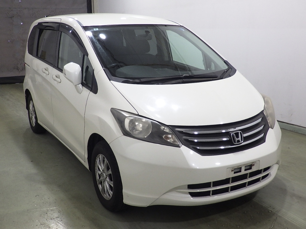 HONDA FREED — фото