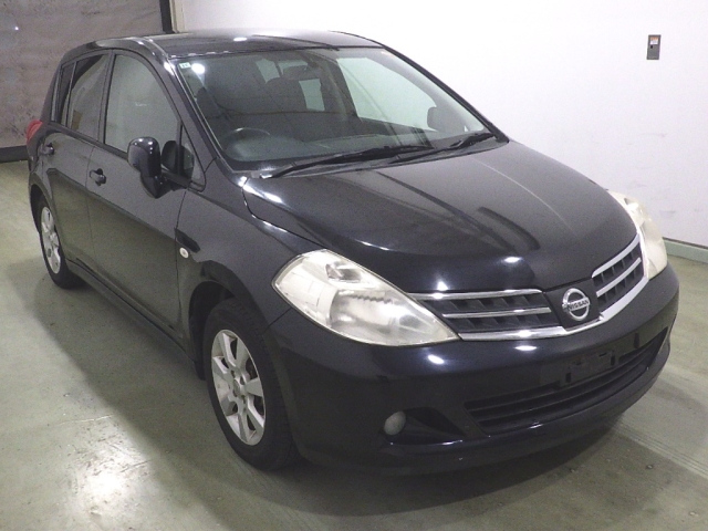 NISSAN TIIDA