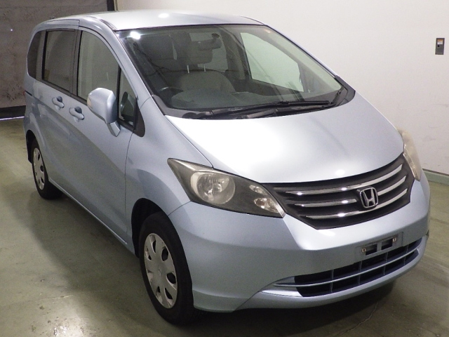 HONDA FREED — фото