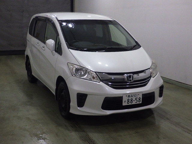 HONDA FREED — фото