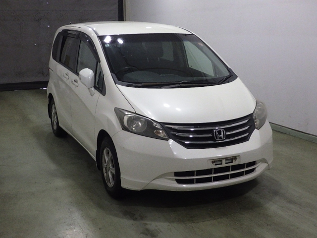 HONDA FREED — фото